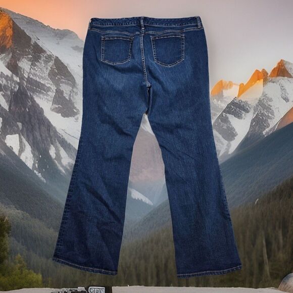 Torrid Denim Relaxed Bootcut Womens Jeans‎ Size 16R Medium Wash Cowboy  Western - Picture 1 of 4